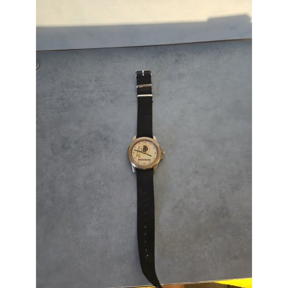 Vtg. Washington Redskins Logoalt Watch (O-9)